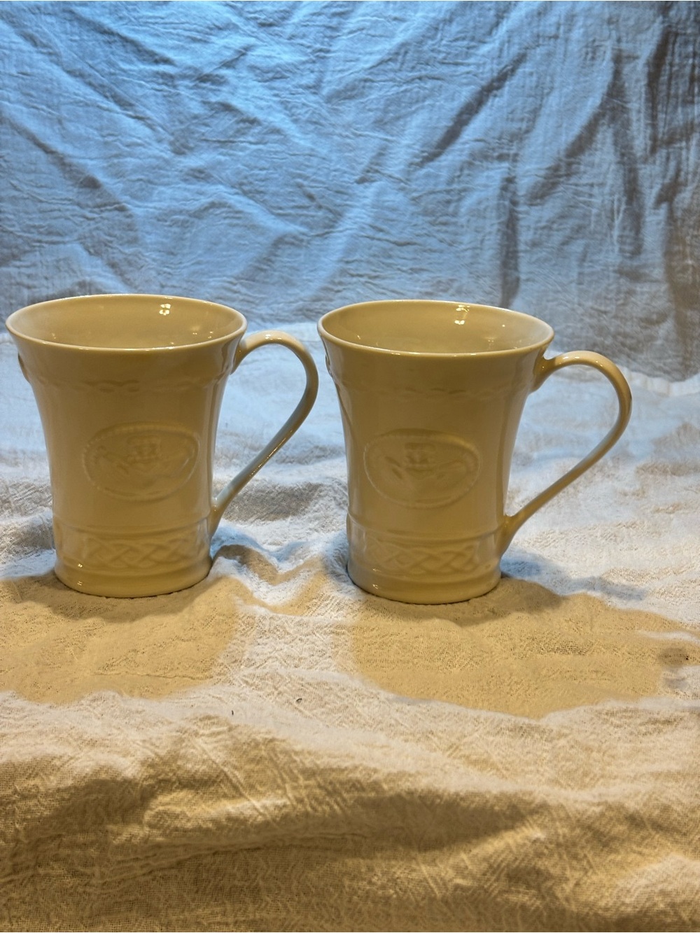 Belleek Classic Claddagh 10oz Mug Pair